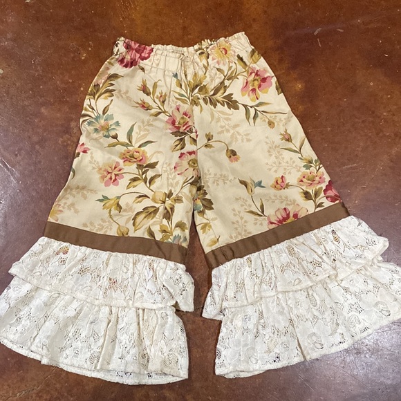 3piece persnickety set. Size 4. Lightly worn. - Picture 2 of 7